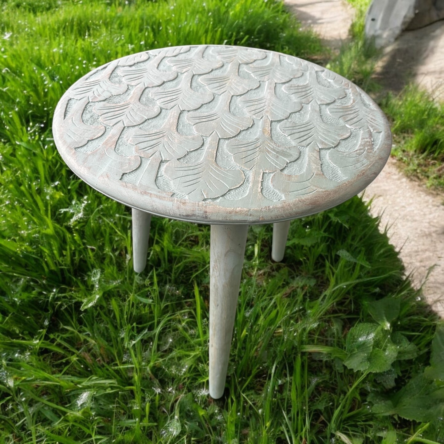 Antique Carved Mist Mango Wood Table with Detachable Legs