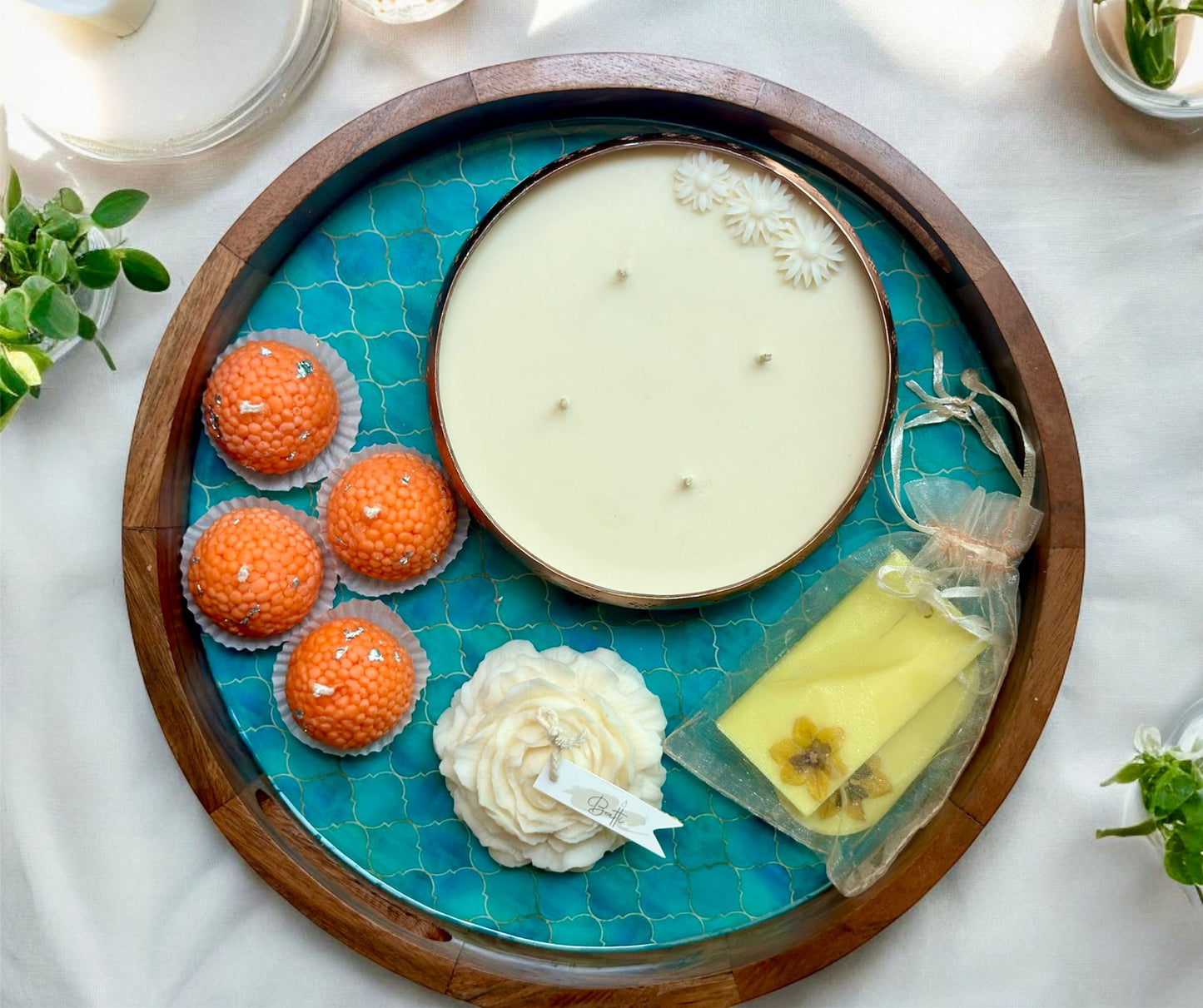 Sustainably Radiant Hamper ft acacia wood turquoise dream tray and aromatic candles